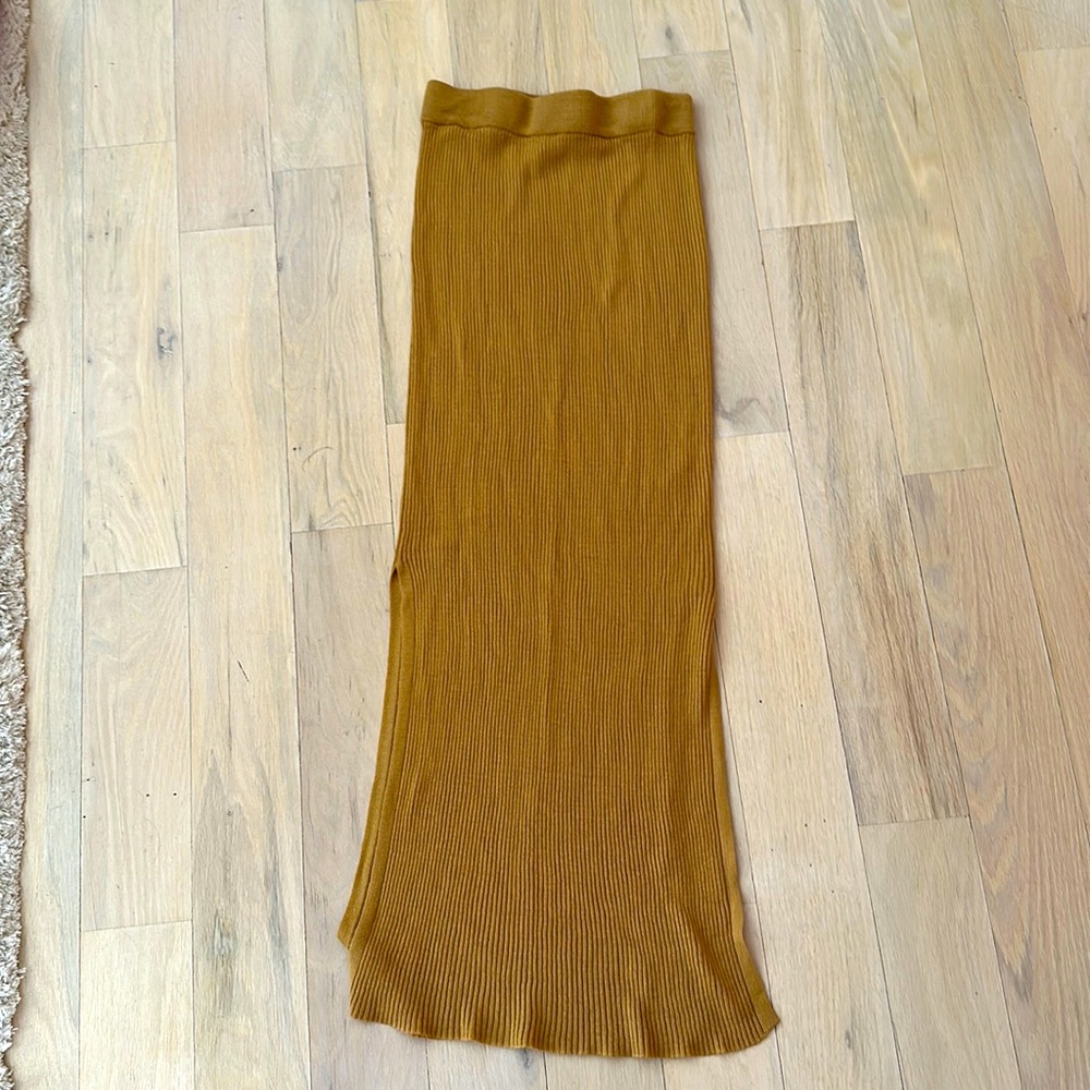 Mermaid skirt, skin color